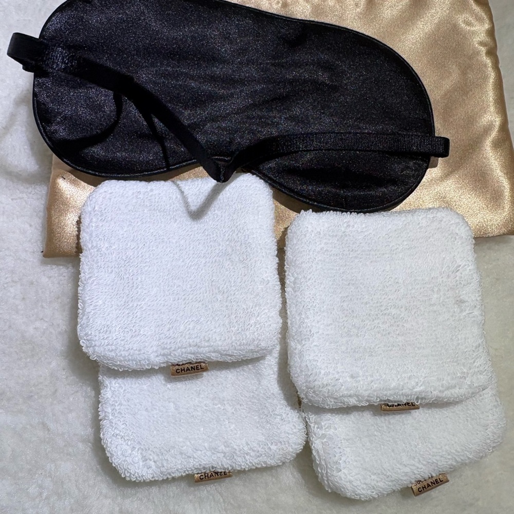 CHANEL Sublimage Black Eye Mask and White Terry Pads - Picture 4 of 10